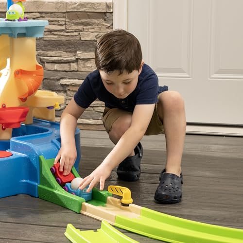 Step2 Putt & Splash Adventure Center, Kids Water Tower, Mini Golf Playset, 33 Accessories, Clubs, Golf Balls, Ages 1.5+ Years