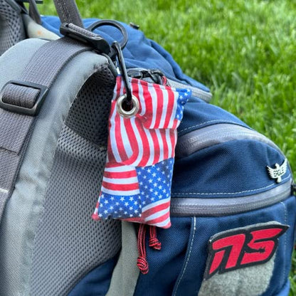 HYZER HOUND DISCS Disc Golf Chalk Bag | Dry Your Hands in the Heat of Summer | Attaches to Bag with a Carabiner | Improve Your Hand Grip for Consistency | Essential Disc Golf Accessories | Chalk - color: USA Flag