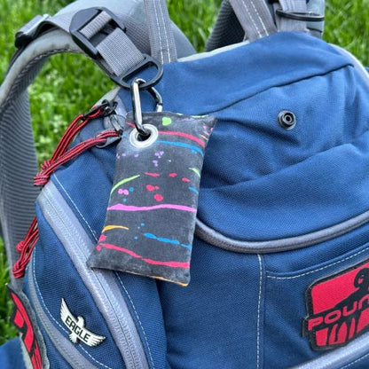 HYZER HOUND DISCS Disc Golf Chalk Bag | Dry Your Hands in the Heat of Summer | Attaches to Bag with a Carabiner | Improve Your Hand Grip for Consistency | Essential Disc Golf Accessories | Chalk - color: Paint Streaks